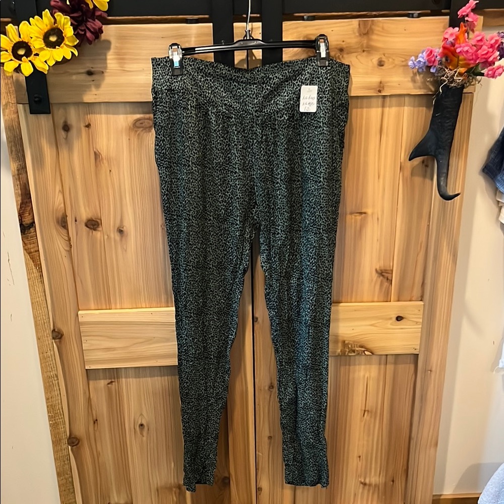 knot sisters Green/Black Speckled Straight Leg Pants w/ Pockets